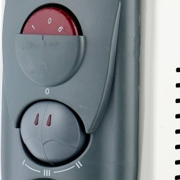 Масляный обогреватель РЕСАНТА ОМ-7НВ [67/3/10] 1,9кВт с вентилятором, 330?240?630, 7секций, 8,3кг }